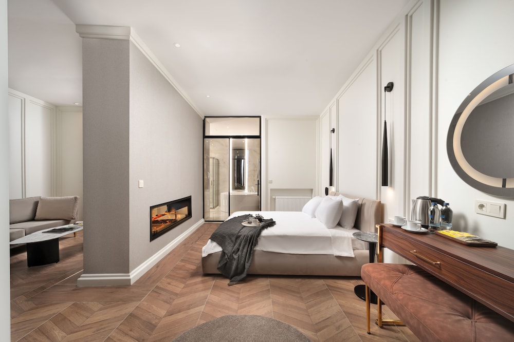 Gatto Suites & Residence