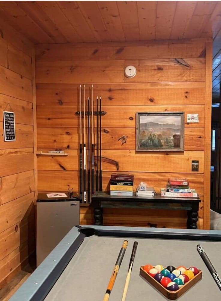 Riverside Retreat 4 Bedroom Cabin