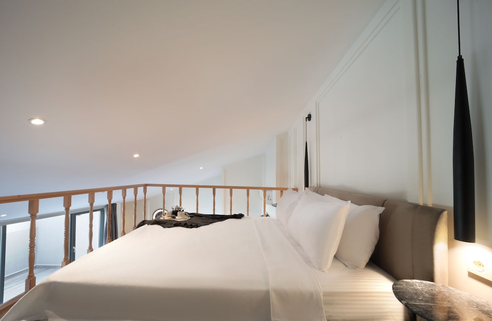 Gatto Suites & Residence