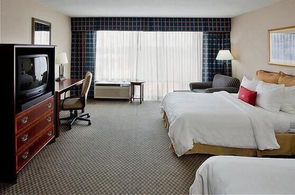 Richmond Vacations - Akaza Hotel Richmond - Property Image 3