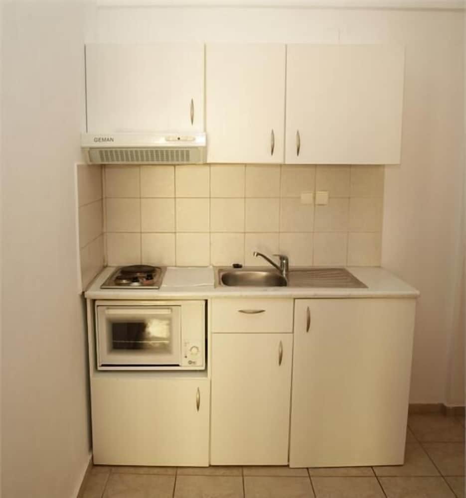 Haris Apartments