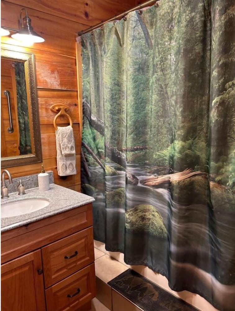 Riverside Retreat 4 Bedroom Cabin