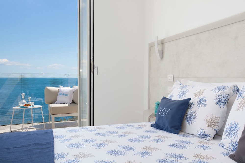 Villa By The Beach With Sea-View And Luxury Amenities
