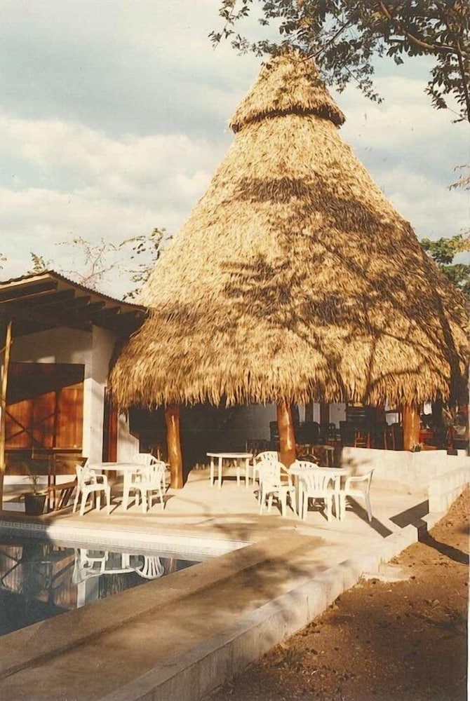 Cafe de Paris B&B