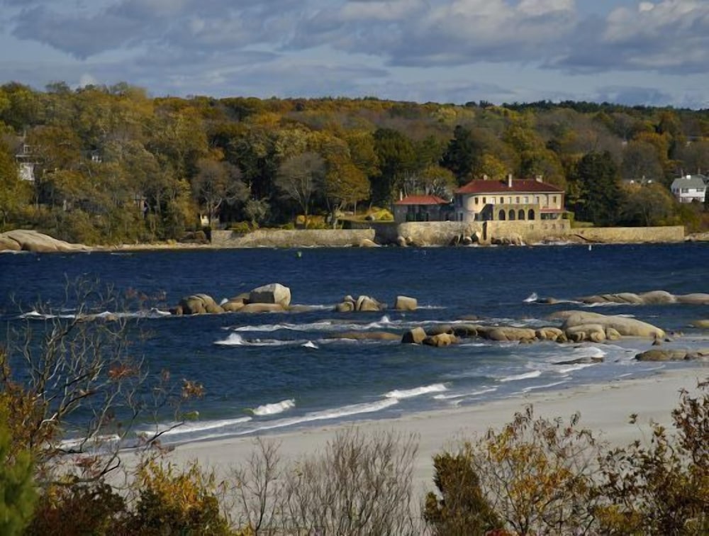 Elegant Gloucester Beach Getaway With Ocean Views!