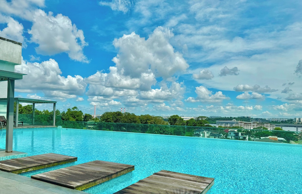Paragon Suites CIQ By Stayrene