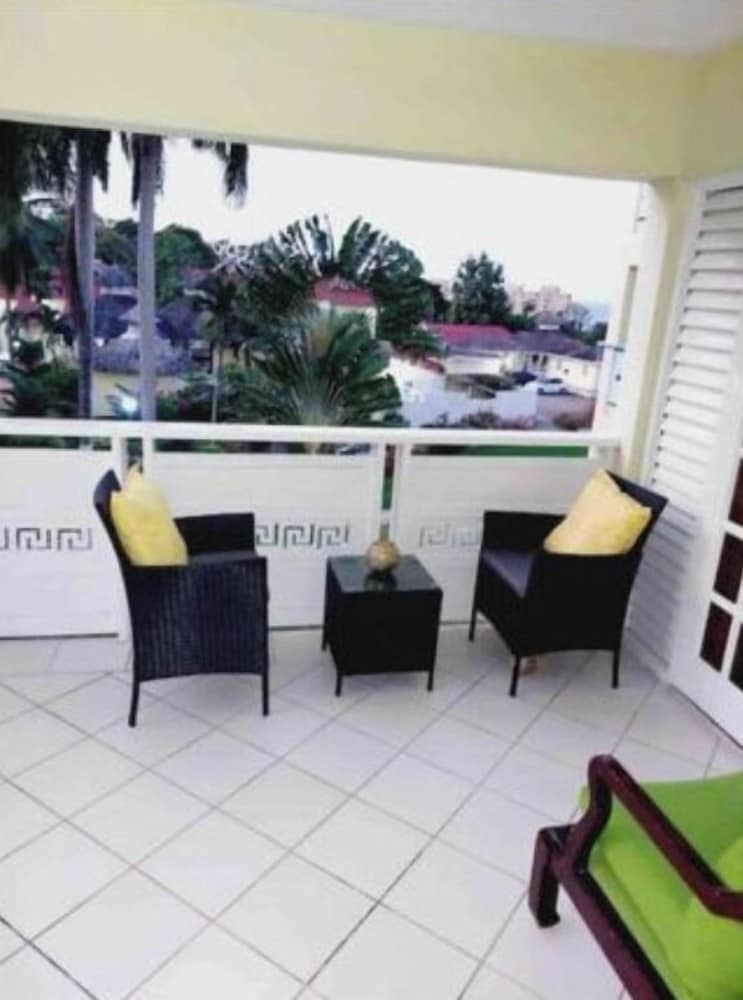 Lulu Bell Mystic Ridge, 73 Apartment