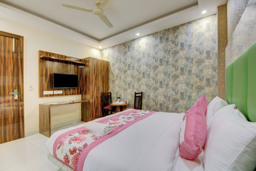 Hotel Mahipalpur Village-Delhi Airport