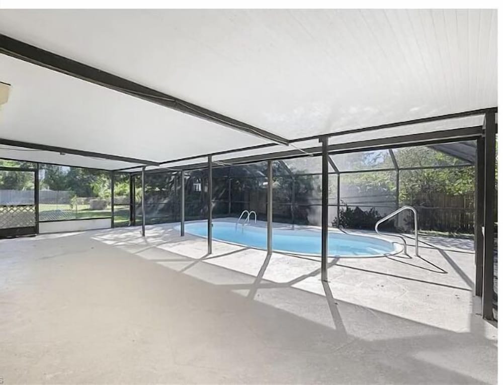 105th with Pool 654 3 bedroom 2 bedroom Remodel in works 3 Home