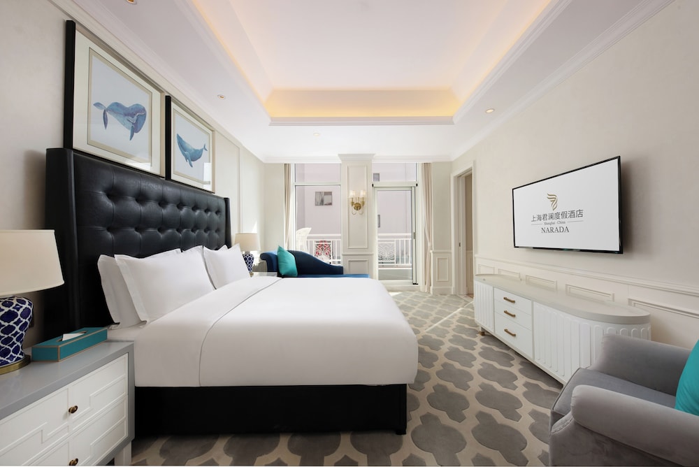 NARADA RESORT SHANGHAI HOTEL Disney Store