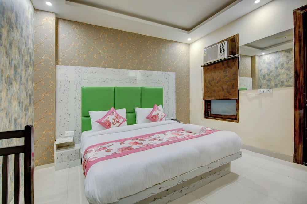 Hotel Mahipalpur Village-Delhi Airport