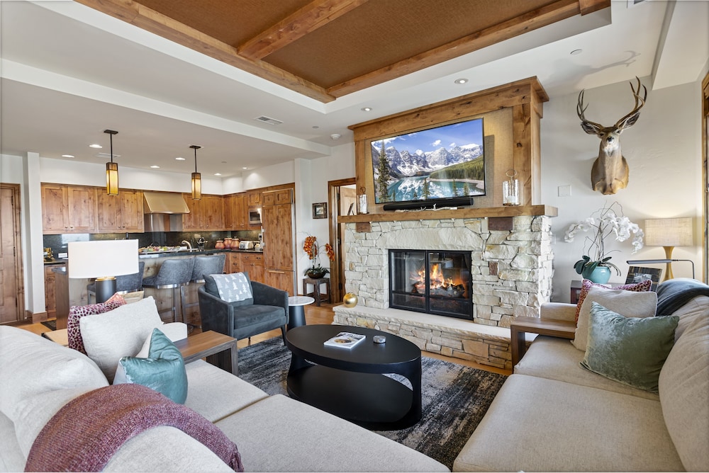 Shooting Star Lodge at Deer Valley Resort - Three Bedroom Deluxe Residence #201 3 Condo