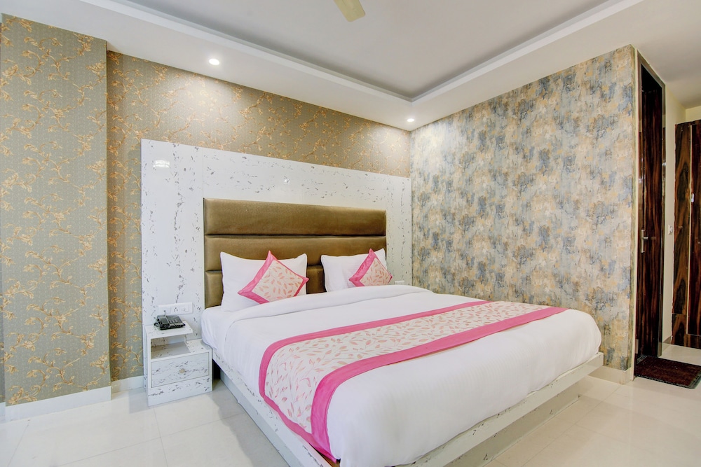 Hotel Mahipalpur Village-Delhi Airport