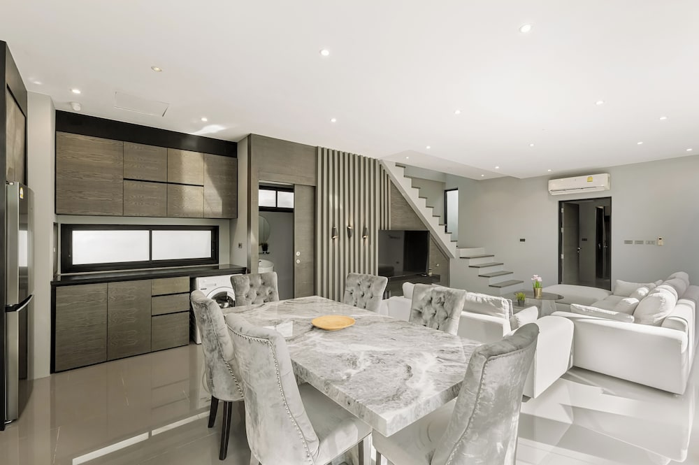 3-Bedroom Wallaya pool villa in Bangtao