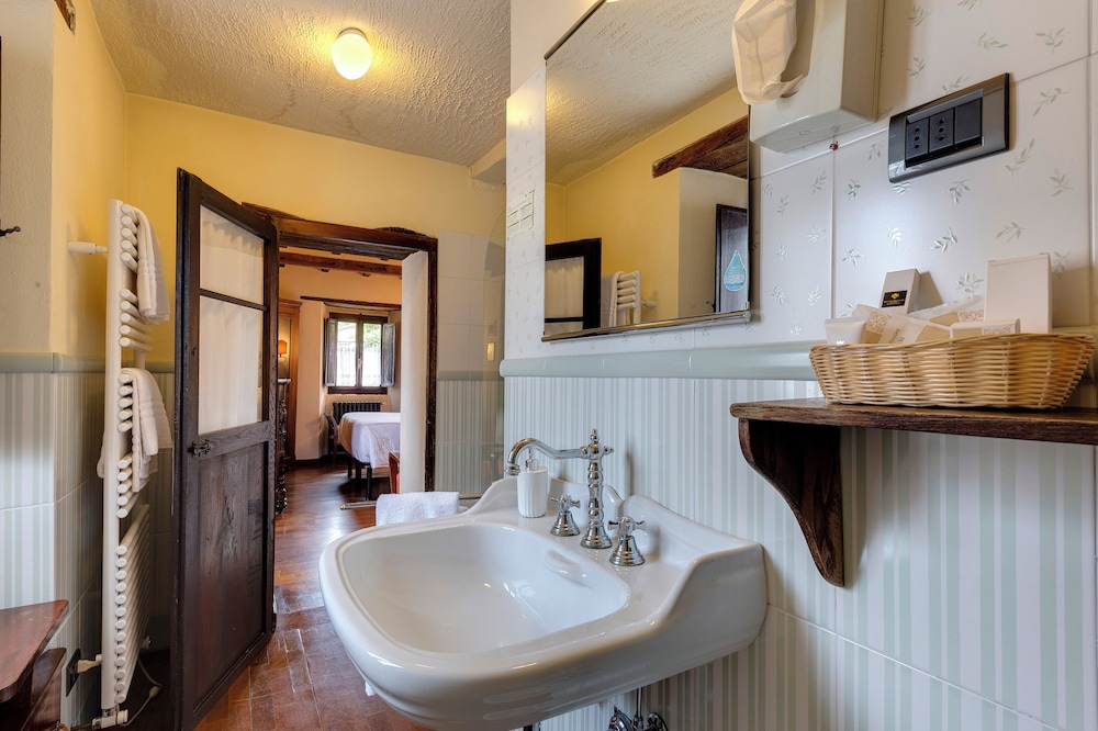 Entire Hilltop Villa With Private Pool In Palazzuolo Sul Senio