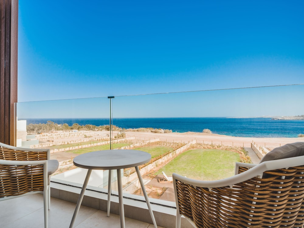 Sanders Konnos Bay Ira - Remarkable 5-bdr Villa On Beach Front