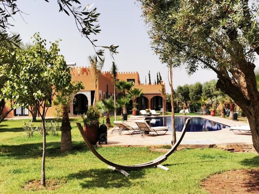 Villa With Heated Pool and Breakfast Included - by Feelluxuryholidays view 4