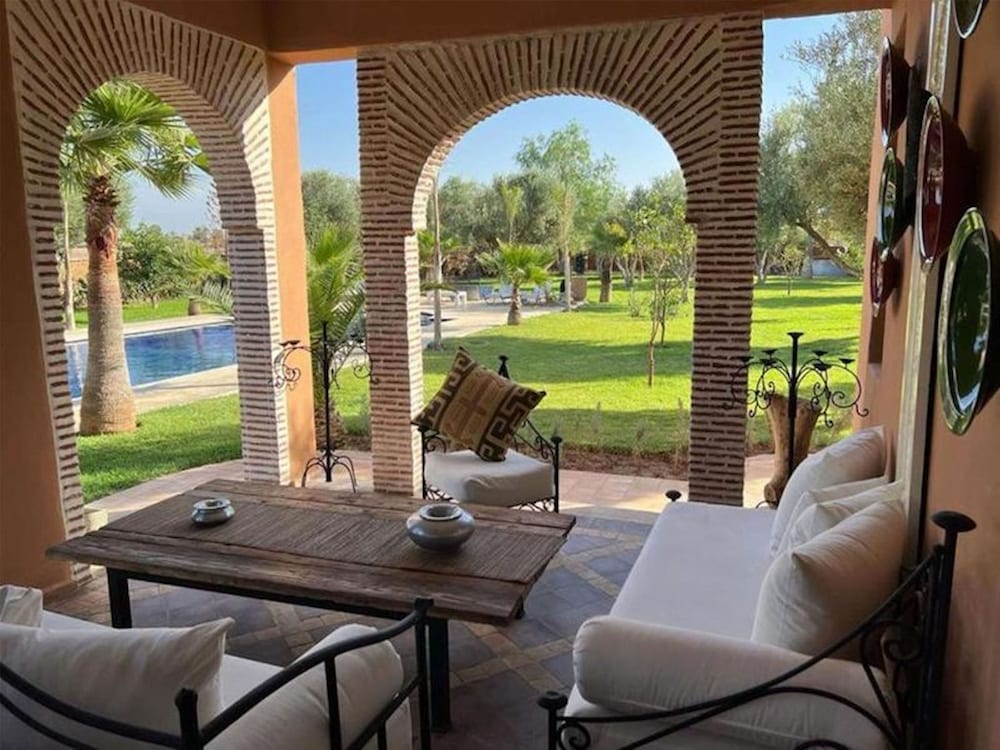 Villa With Heated Pool and Breakfast Included - by Feelluxuryholidays view 2