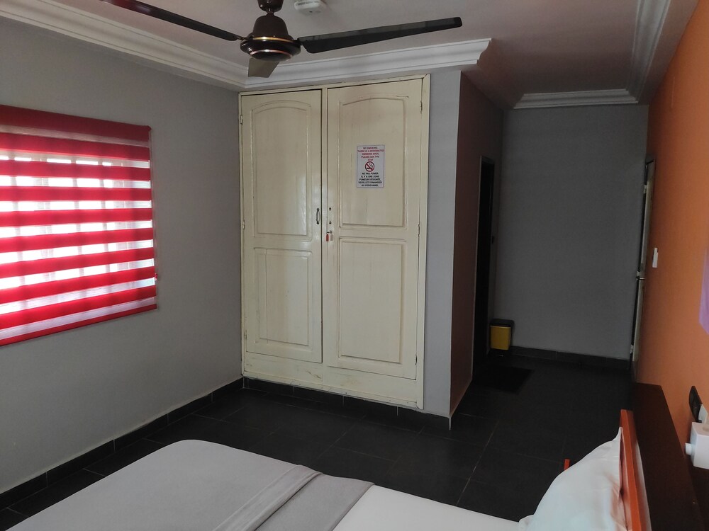 Room-economy Double Bed in Royal Blue Gu