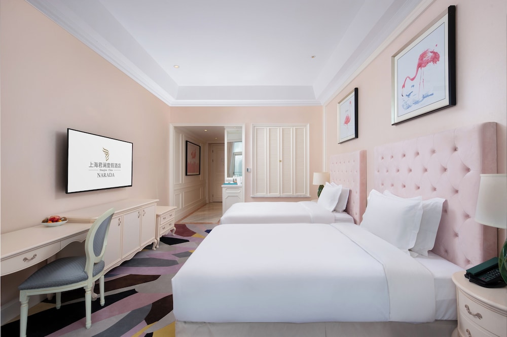 NARADA RESORT SHANGHAI HOTEL Disney Store