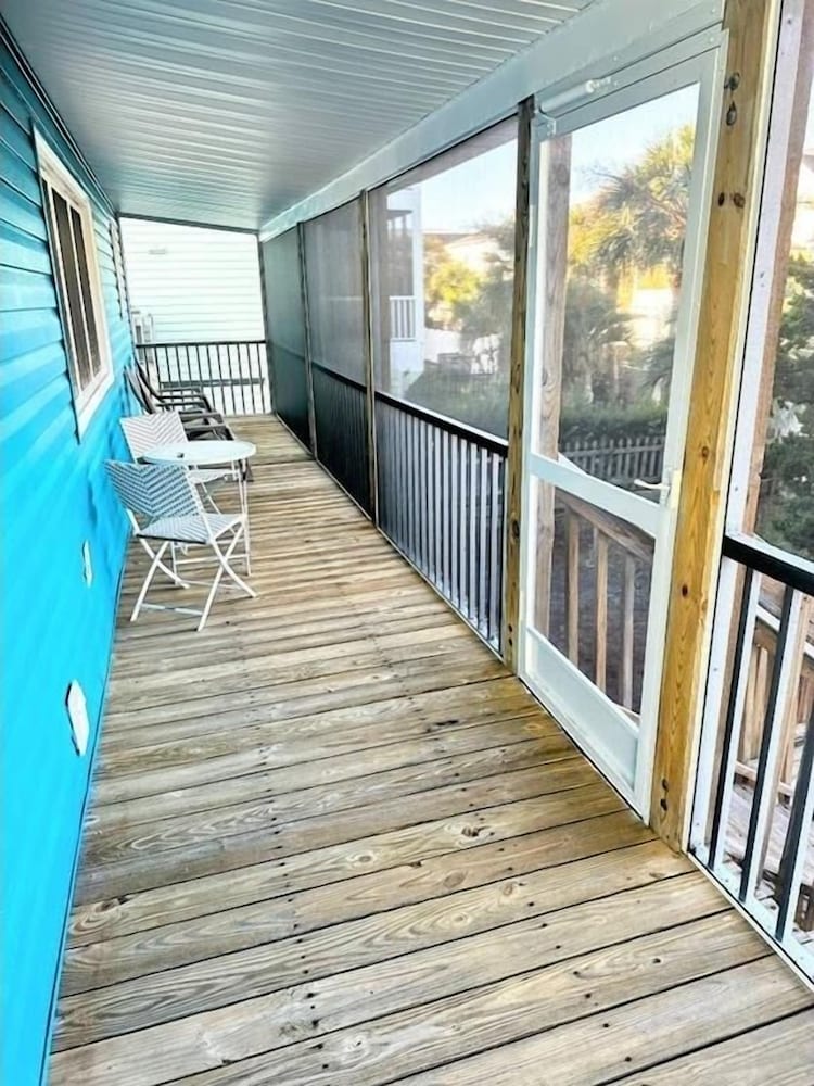 Ah' Frigate 3 Bedroom Home by RedAwning