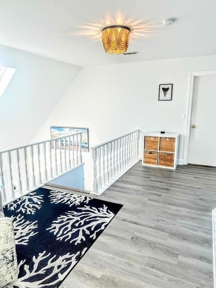 Ah' Frigate 3 Bedroom Home by RedAwning