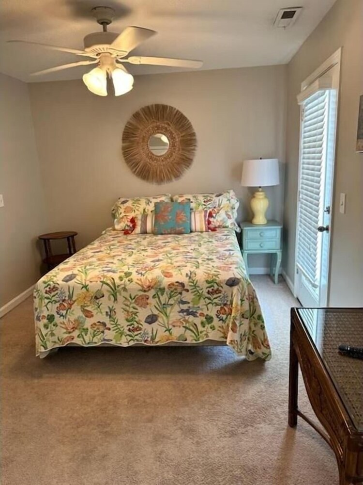 Summer's Den 5 Bedroom Home by RedAwning view 3