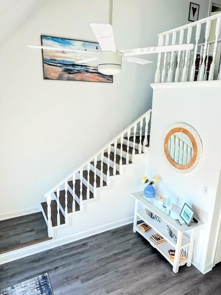 Ah' Frigate 3 Bedroom Home by RedAwning