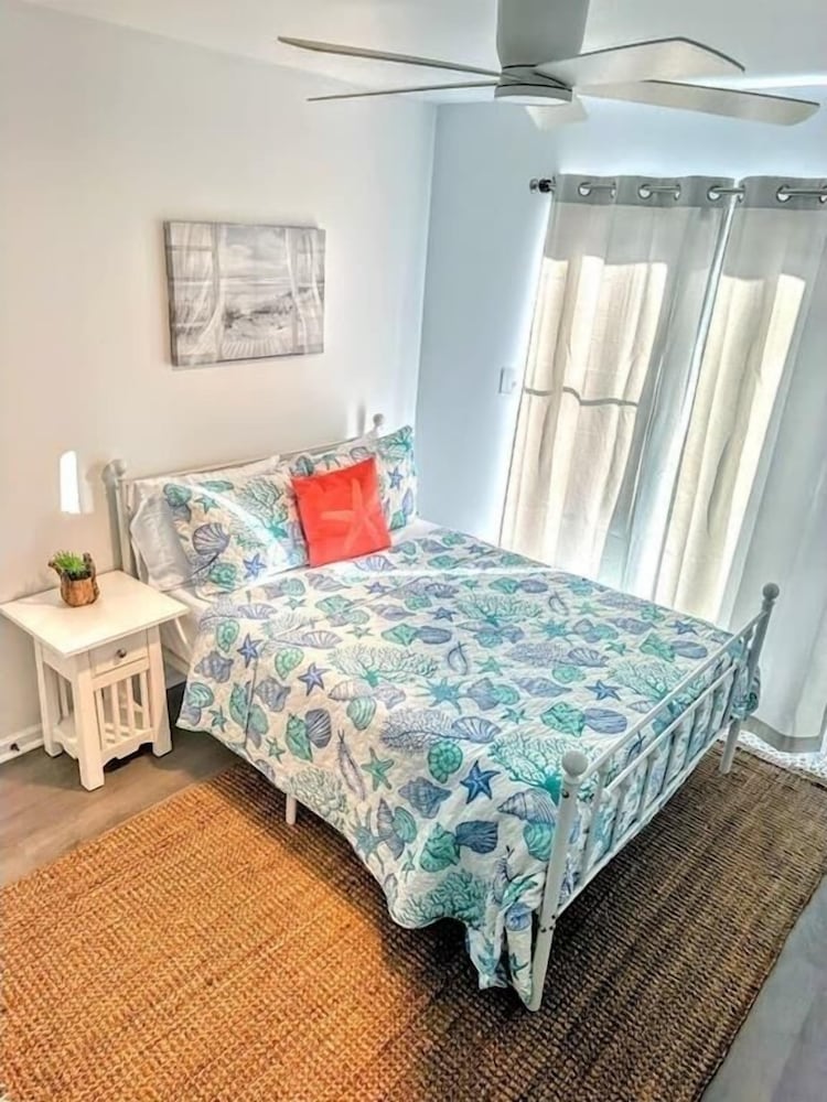 Ah' Frigate 3 Bedroom Home by RedAwning