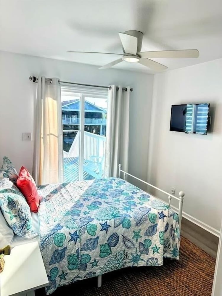 Ah' Frigate 3 Bedroom Home by RedAwning