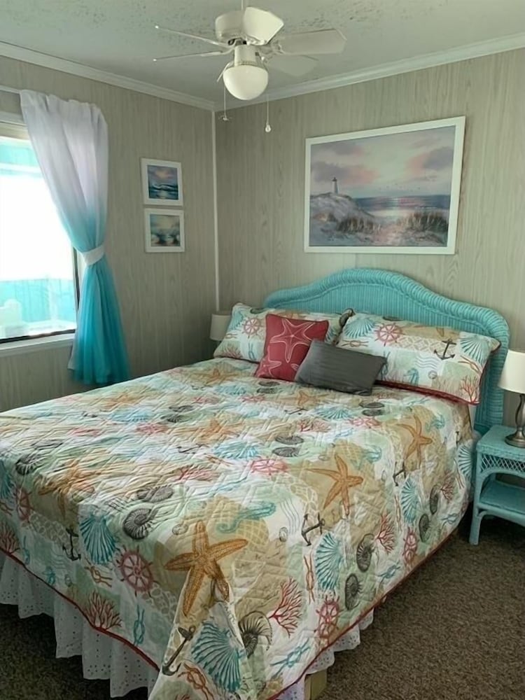 Drop Anchor - 1b 2 Bedroom Home by RedAwning