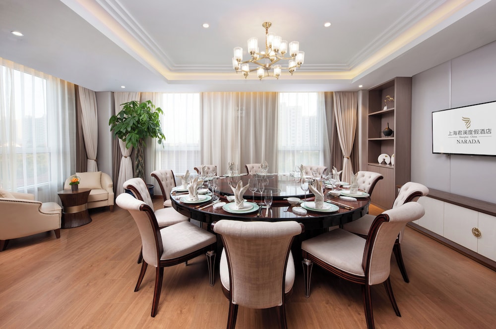 NARADA RESORT SHANGHAI HOTEL Disney Store