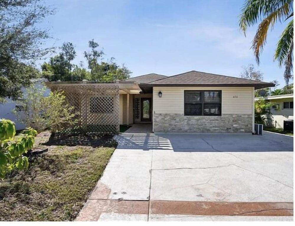 105th with Pool 654 3 bedroom 2 bedroom Remodel in works 3 Home