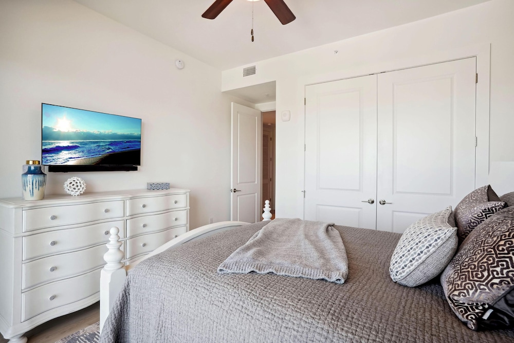 The Harbor Condo 305 - Premier