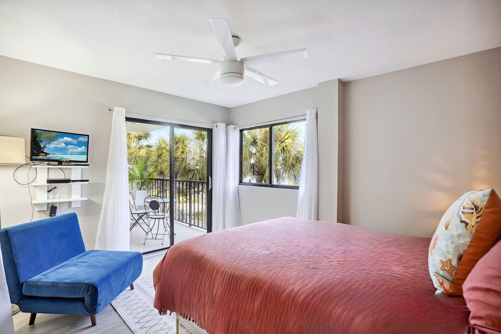 Land's End 1-306 Bay Front- Premier