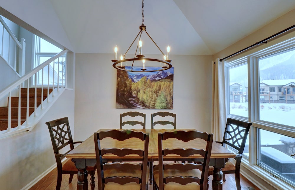 Private Mountain Town home Pet Friendly with Great Views - WD12 by Redawning