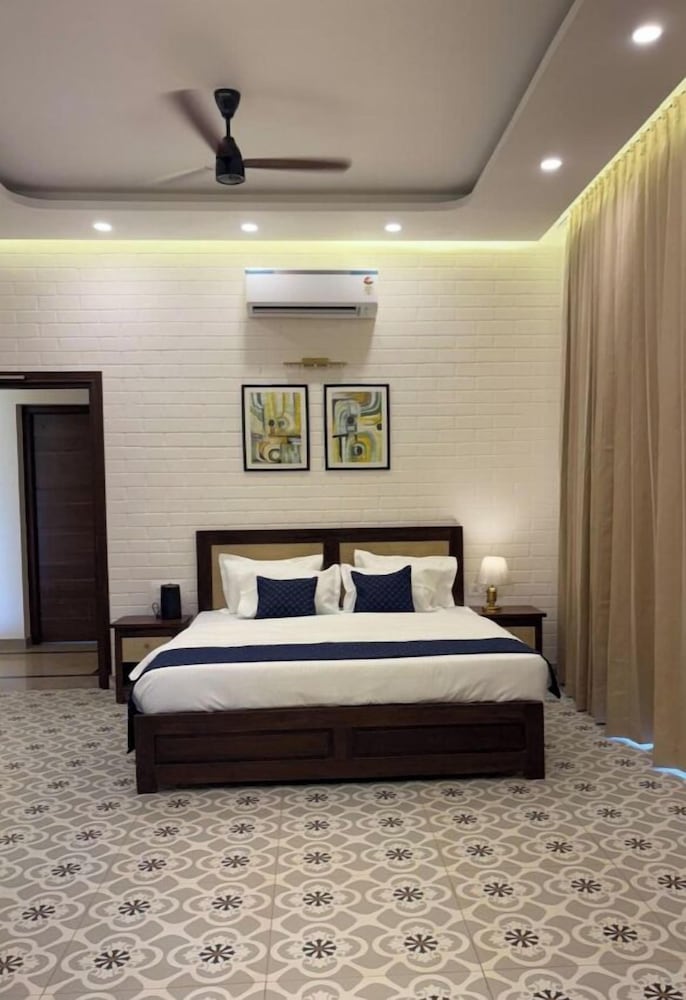 Yellowstone Resort Arambol