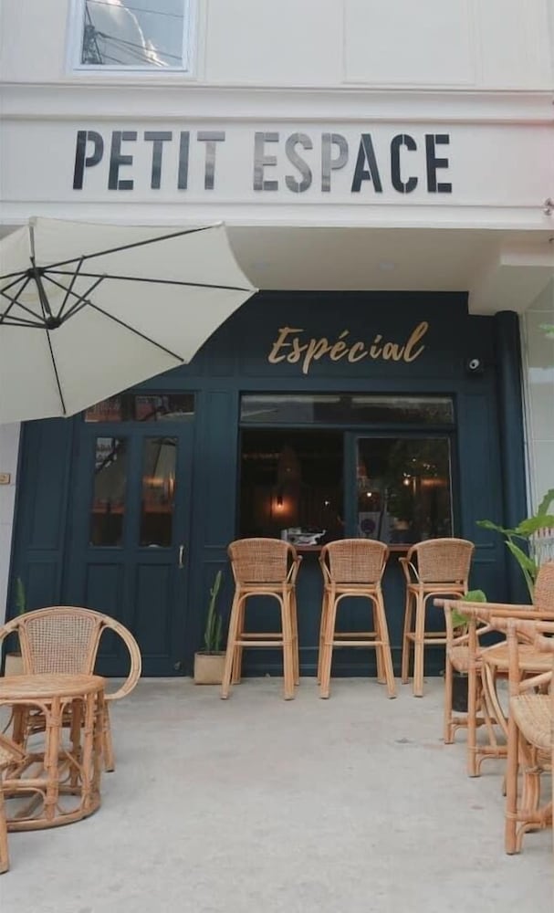 Petit Espace Hostel