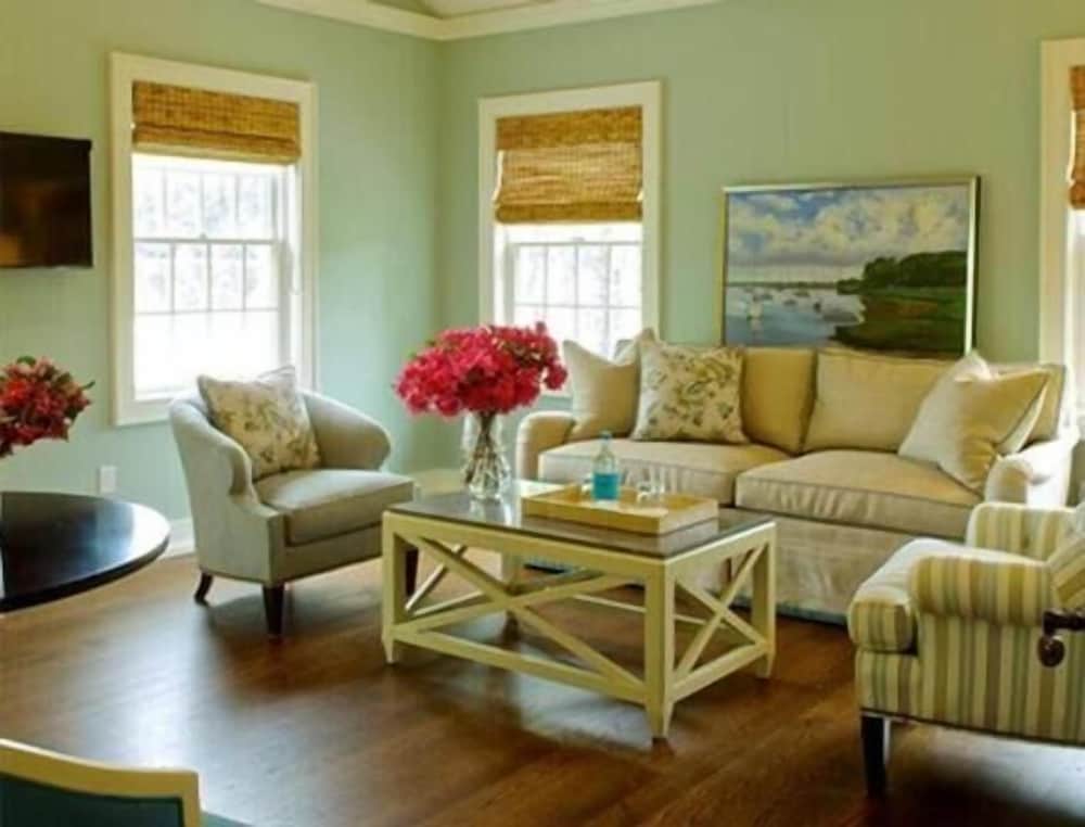 The Quogue Club at Hallock House