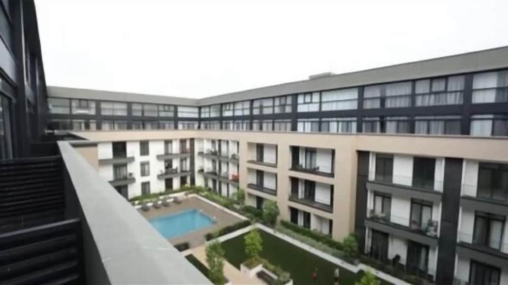 Meraki Homes at Embassy Gardens