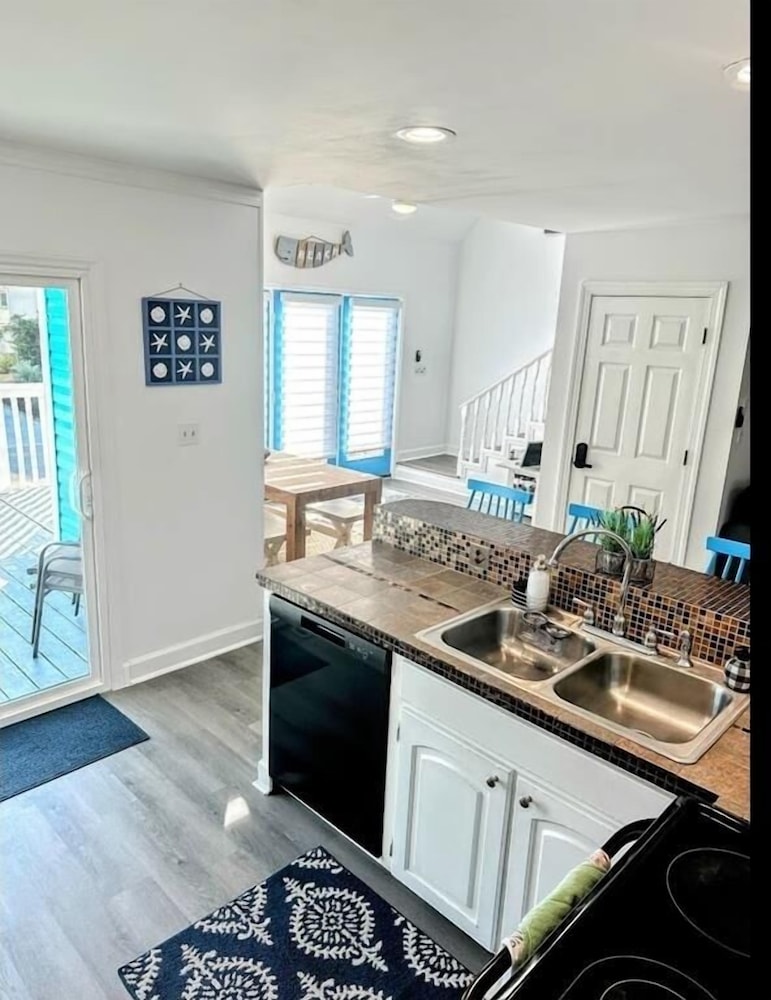 Ah' Frigate 3 Bedroom Home by RedAwning