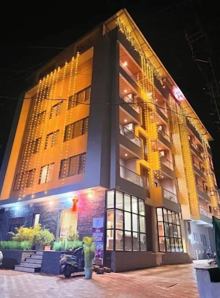 Hotel Aaradhya Crown
