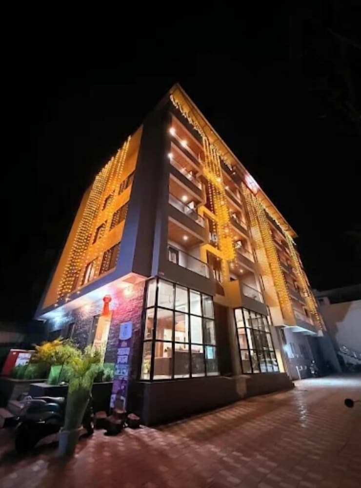 Hotel Aaradhya Crown