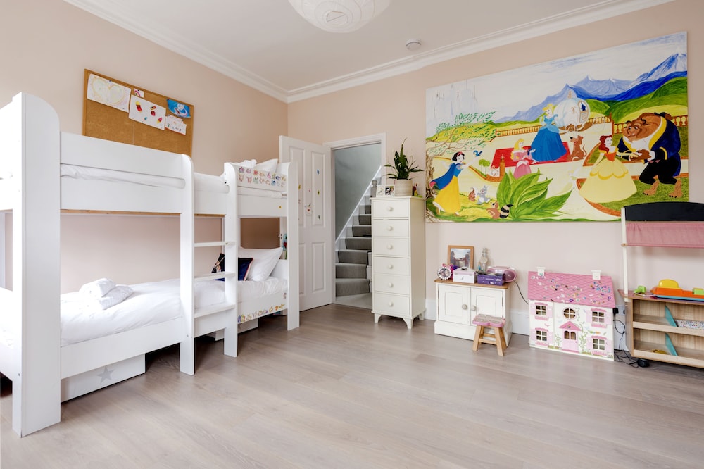 Spectacular Shepherds Bush Home Close to Westfield