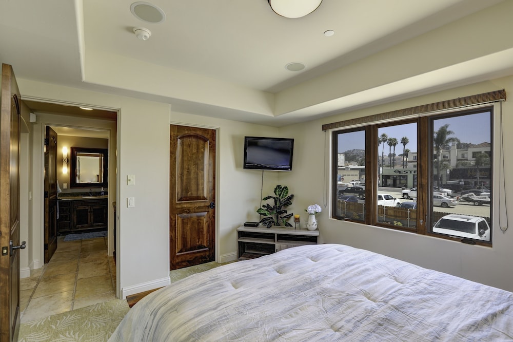 203 Cortez 3 Bedroom Condo by Redawning view 3
