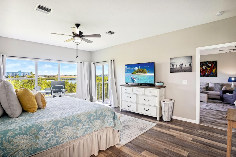 Mariner's Pointe 701