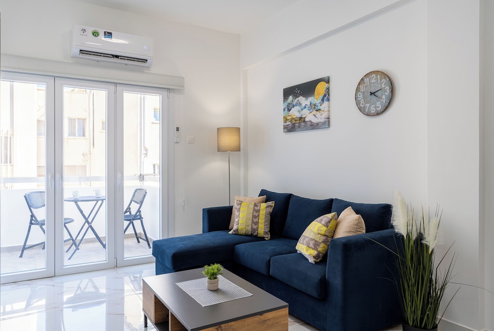 Vibe - 1 BR APt & Balcony in Larnaca