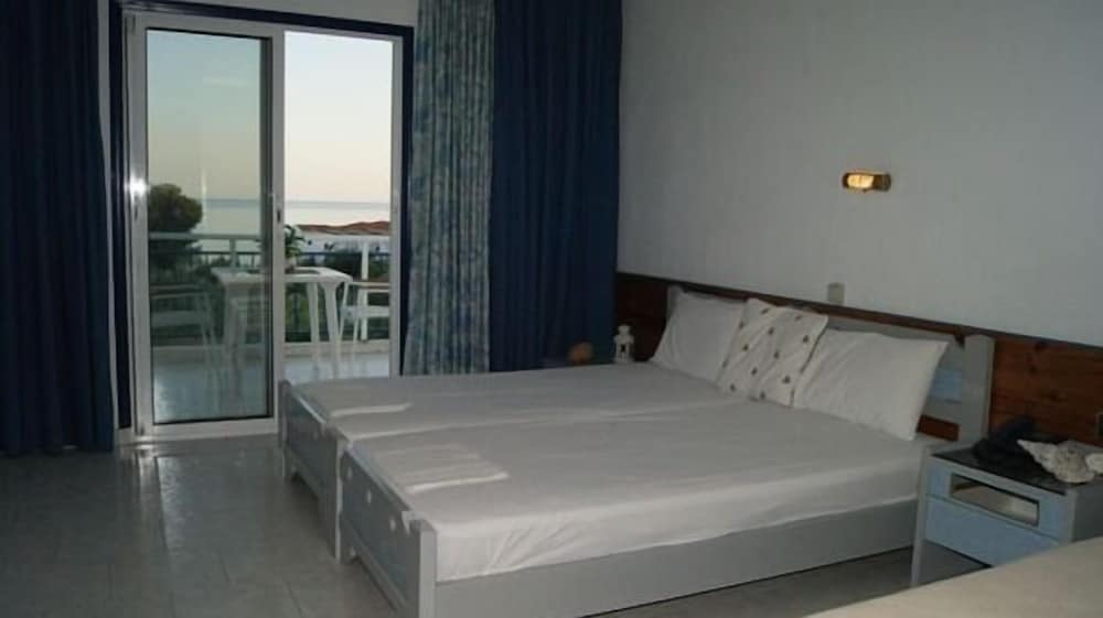 Xenios Faros Apartments