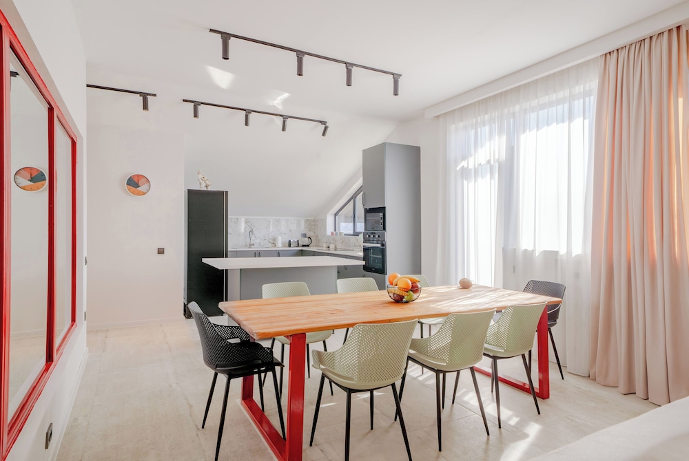 Niabi 3BDR Mansard