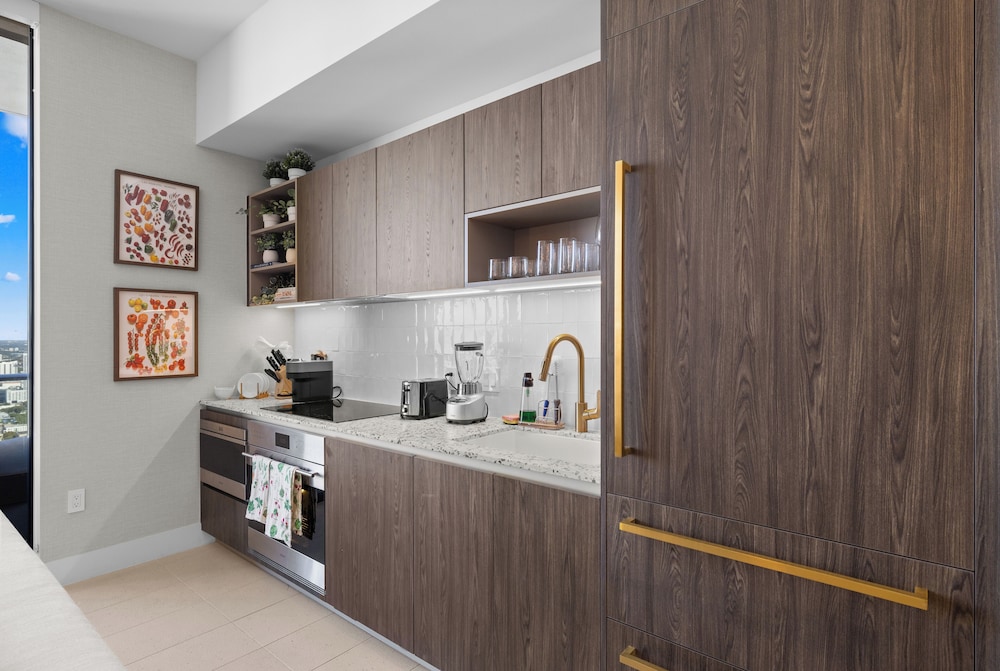 Luxury 49FL Condo with City Views